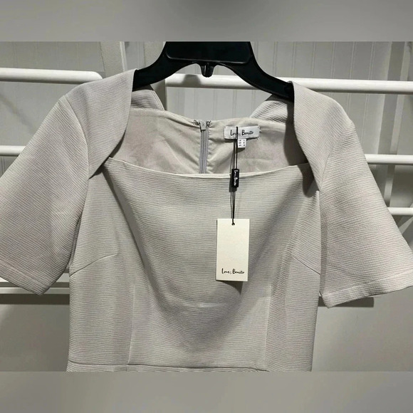 Love, Benito Square Neck Shirt Sleeve Light Gray Dress Size Large NWT - Picture 3 of 11